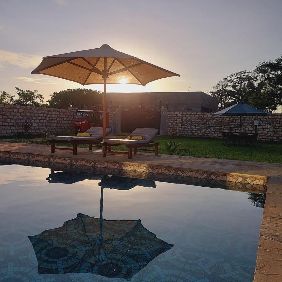 4 U Luxury Bungalows Diani ディアニ・ビーチ エクステリア 写真
