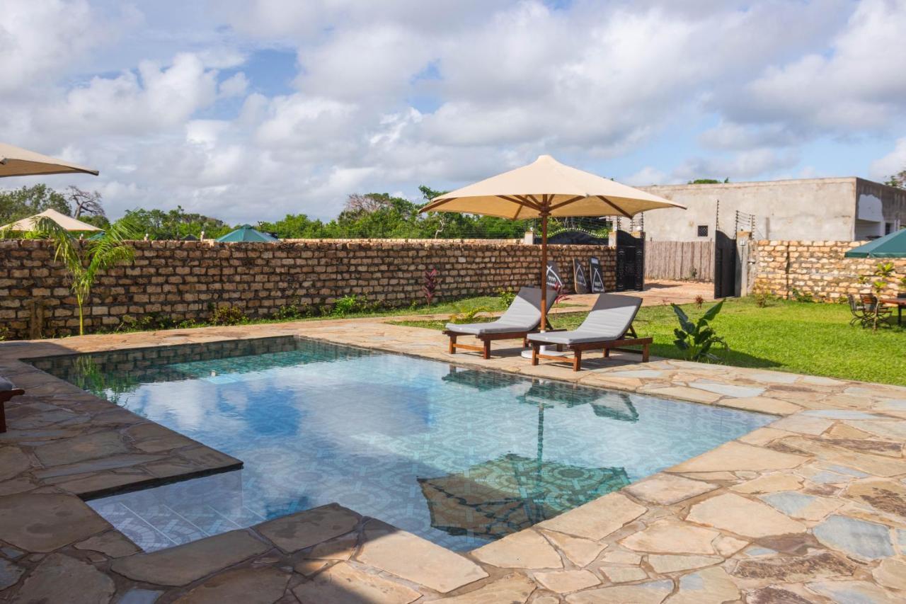 4 U Luxury Bungalows Diani ディアニ・ビーチ エクステリア 写真