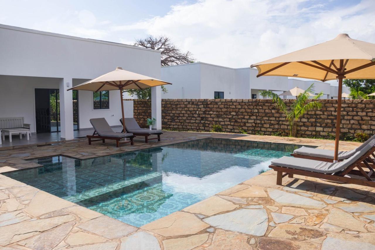 4 U Luxury Bungalows Diani ディアニ・ビーチ エクステリア 写真