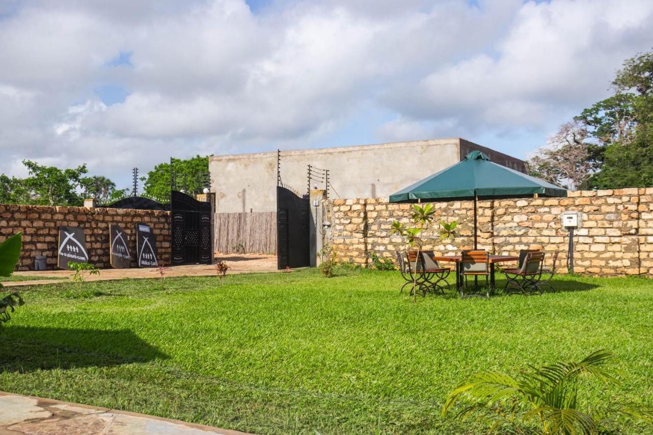4 U Luxury Bungalows Diani ディアニ・ビーチ エクステリア 写真