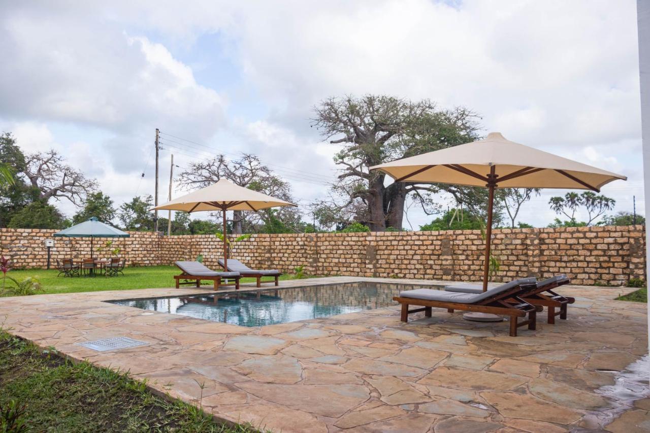4 U Luxury Bungalows Diani ディアニ・ビーチ エクステリア 写真