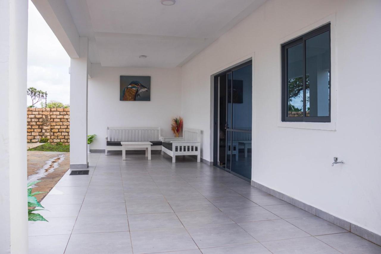 4 U Luxury Bungalows Diani ディアニ・ビーチ エクステリア 写真