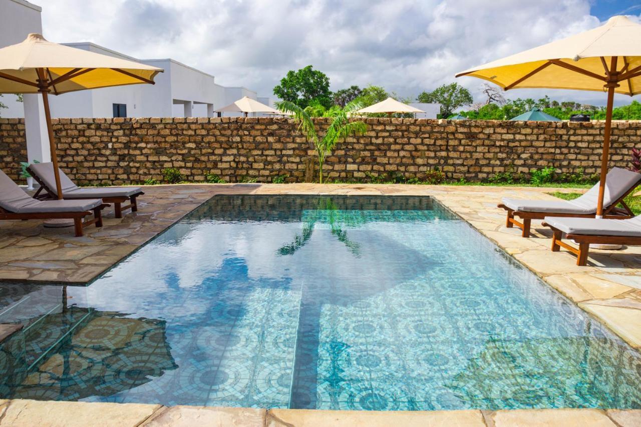 4 U Luxury Bungalows Diani ディアニ・ビーチ エクステリア 写真