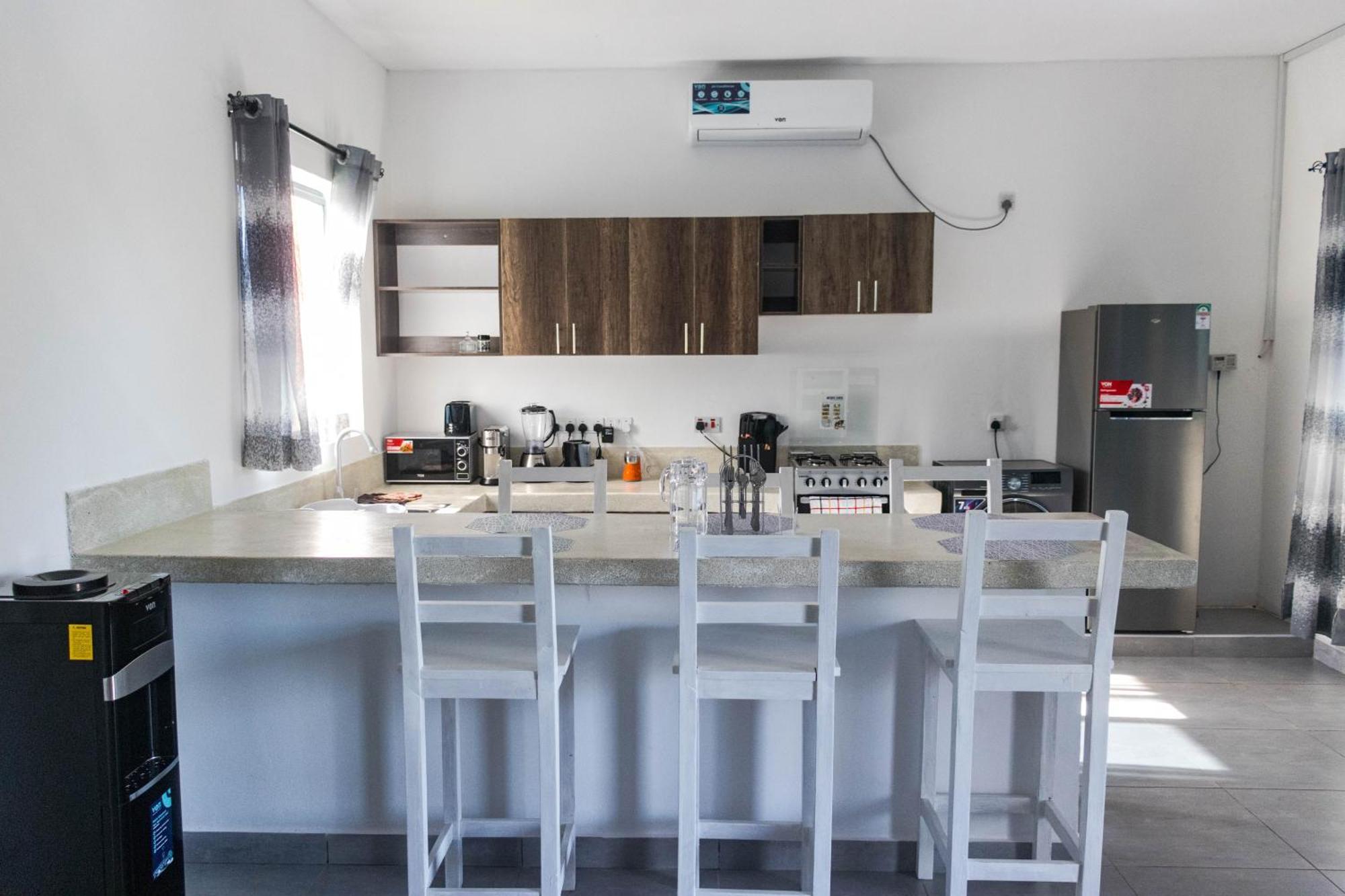 4 U Luxury Bungalows Diani ディアニ・ビーチ エクステリア 写真