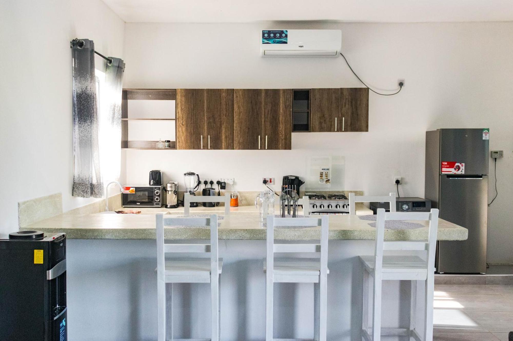 4 U Luxury Bungalows Diani ディアニ・ビーチ エクステリア 写真